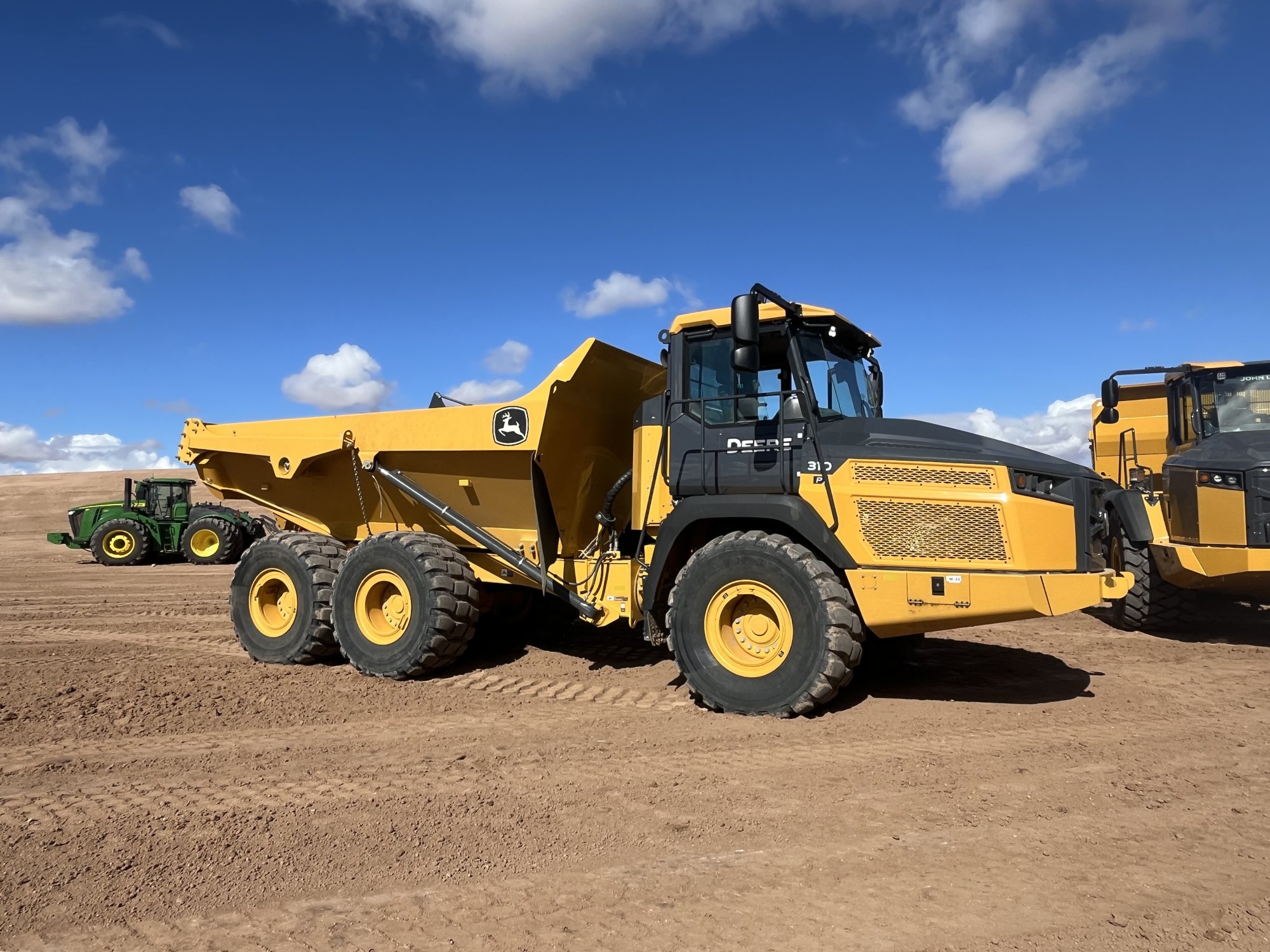 John Deere 310 P-Tier articulated dump truck