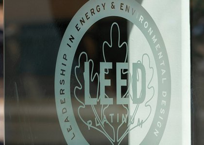 Image of LEED logo/Adobe Stock